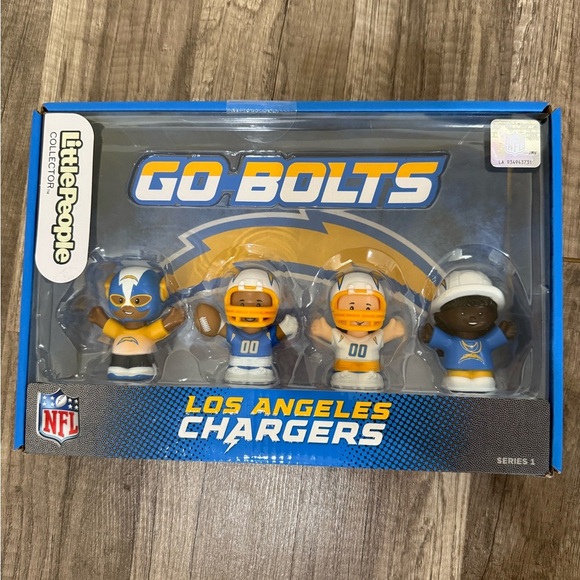 Fisher Price Little People x NFL Collector Los Angeles Chargers Figure 4-Pack - Picture 4 of 16